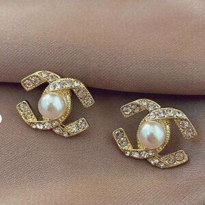 Fashionable Luxury Encrusted Criss-Cross Pearl Stud Earrings